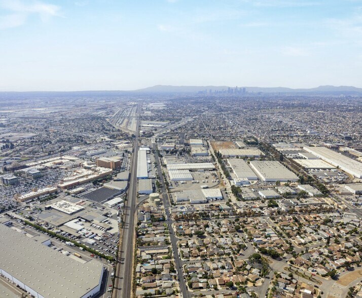 More Photos Of 5717 E Ferguson Dr, Commerce Manufacturing For Lease