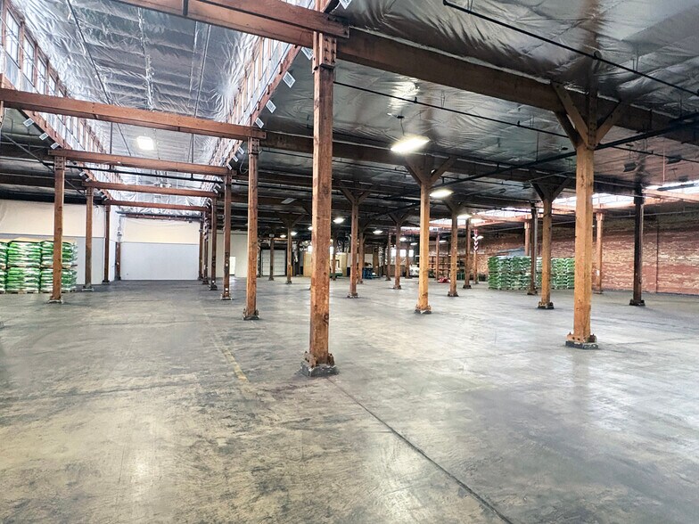 More Photos Of 17 7th St, Clearfield Warehouse For Lease