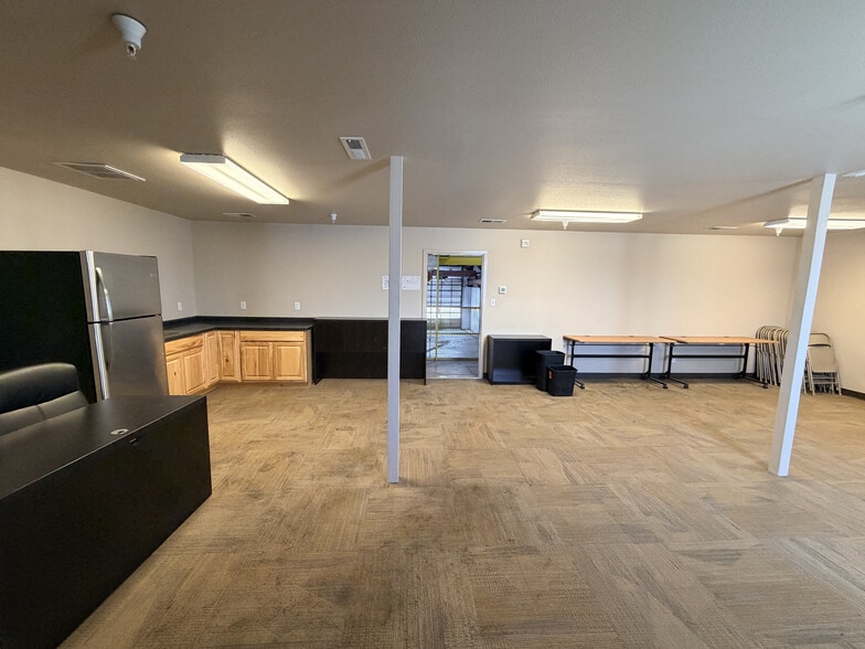 More Photos Of 1088 N Robertson Rd, Casper Flex For Sale
