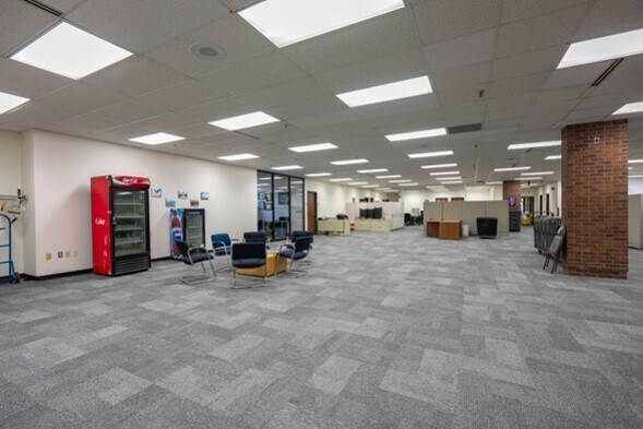 More Photos Of 5400 Perry Dr, Waterford Distribution For Sale