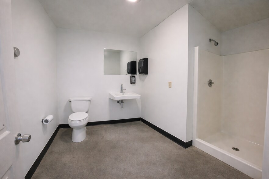 More Photos Of 21 Ranger Dr, Kittery Light Distribution For Sale