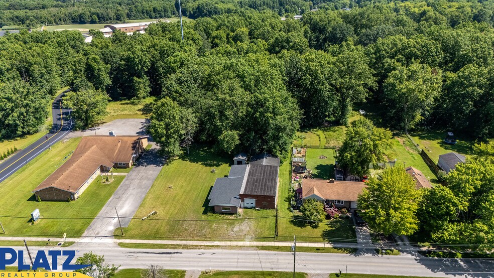 More Photos Of 4590 Eagle Creek Rd, Leavittsburg Showroom For Lease