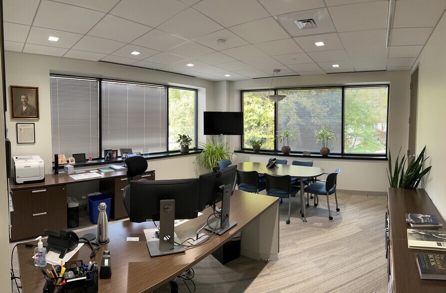 More Photos Of 7700 Old Georgetown Rd, Bethesda Office For Lease