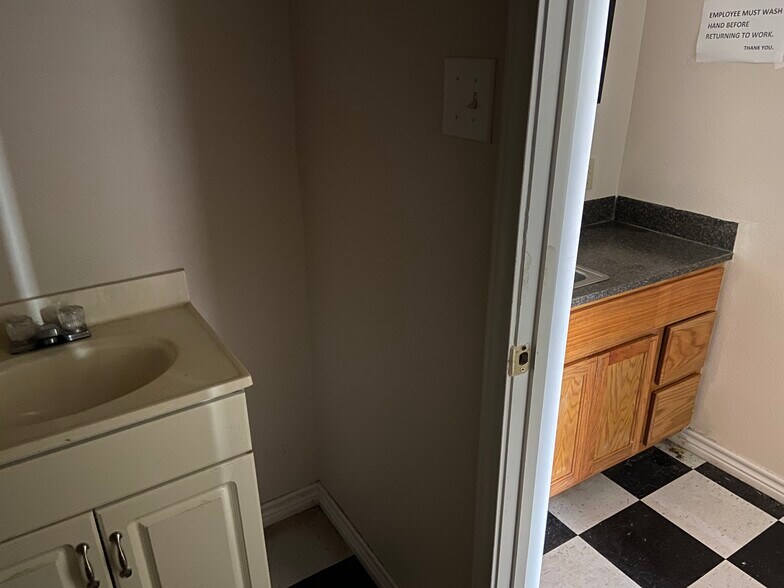 More Photos Of 114 Ave C, Gregory Office For Lease
