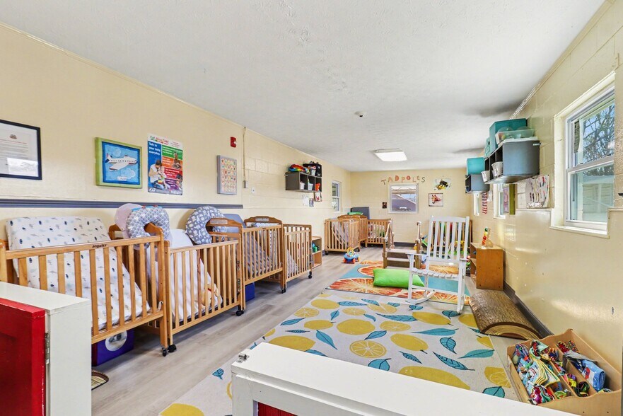 More Photos Of 983 Forest Ave, Forest Park Daycare Center For Sale