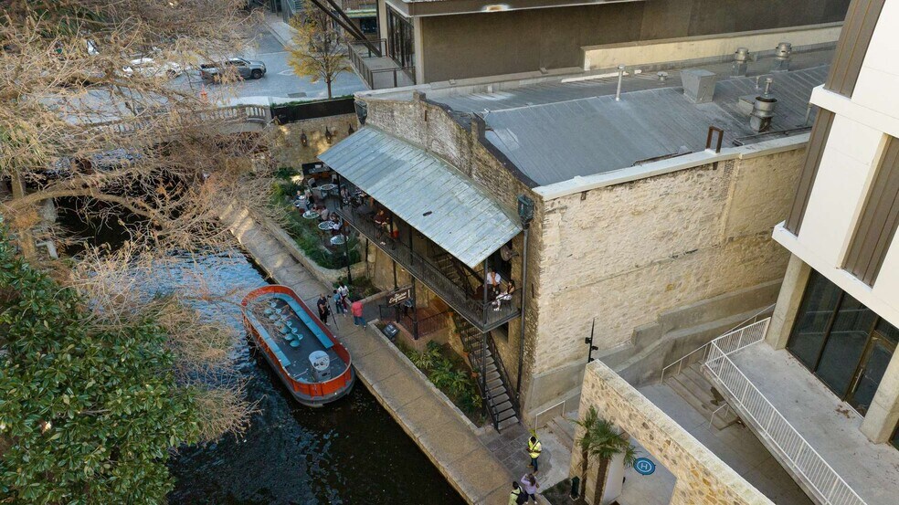 More Photos Of 151 E Commerce St, San Antonio Restaurant For Sale