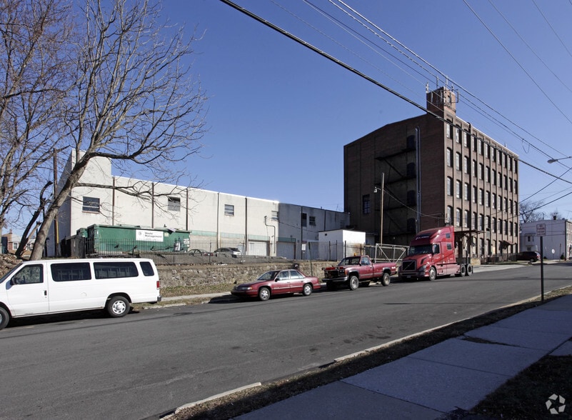 More Photos Of 1001 W Washington St, Norristown Warehouse For Lease