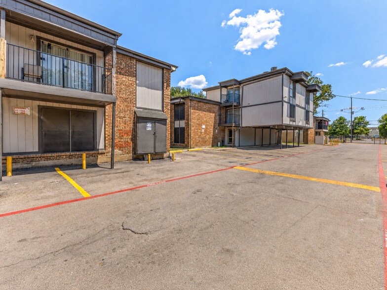 More Photos Of 2833 Community Dr, Dallas Apartments For Sale