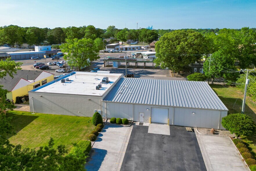 More Photos Of 3413 Griffin St, Portsmouth Light Distribution For Lease