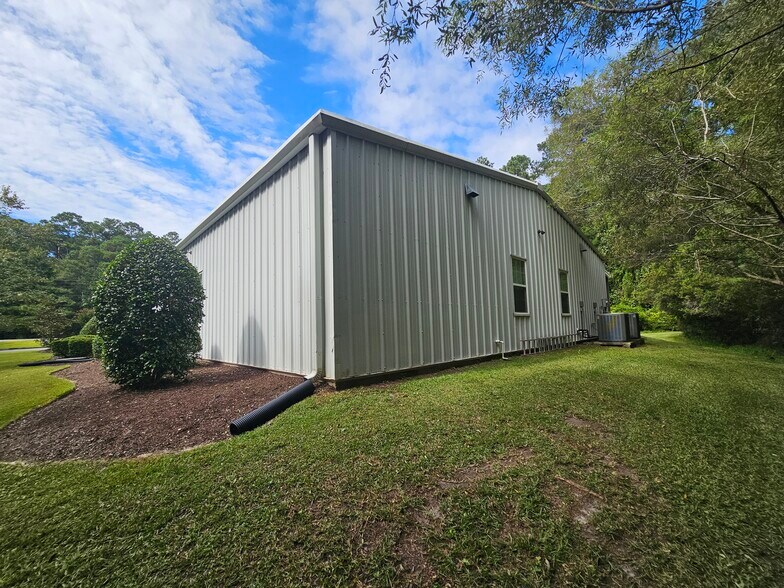 More Photos Of 423 Village Rd, Shallotte General Retail For Sale