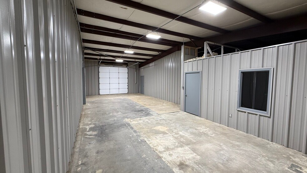 More Photos Of 4384 S Church Street Ext, Roebuck Flex For Lease