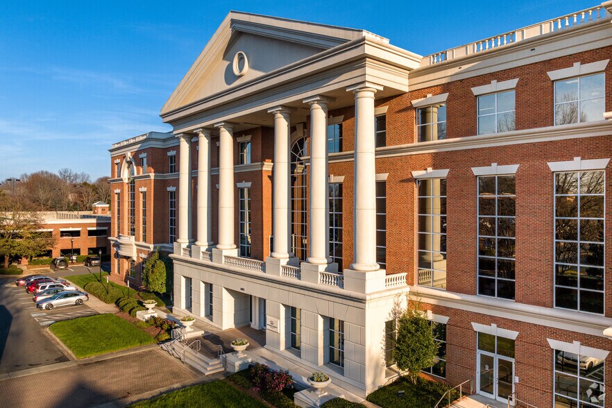 More Photos Of 6805 Carnegie Blvd, Charlotte Office For Lease