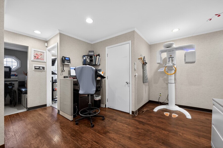 More Photos Of 1701 Wynwood Dr, Cinnaminson Medical For Sale
