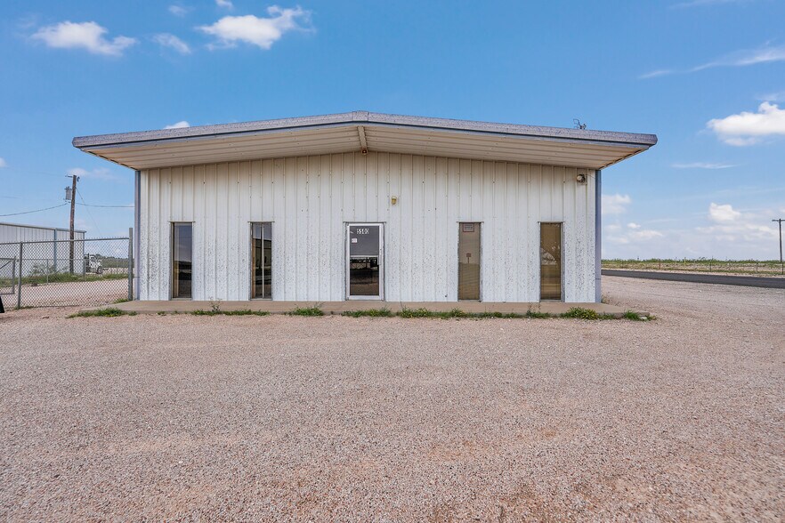 More Photos Of 5508 S FM 1788, Midland Light Distribution For Sale
