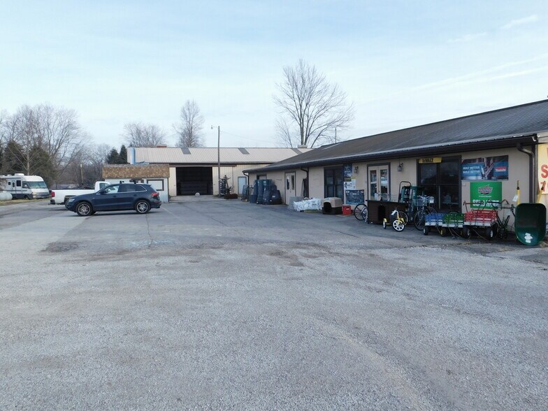 More Photos Of 2086 E US Highway 36, Rockville Convenience Store For Sale