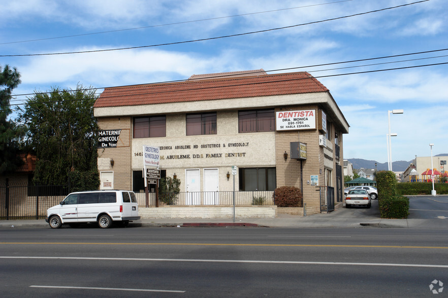 Primary Photo Of 14621 Nordhoff St, Panorama City Medical For Lease