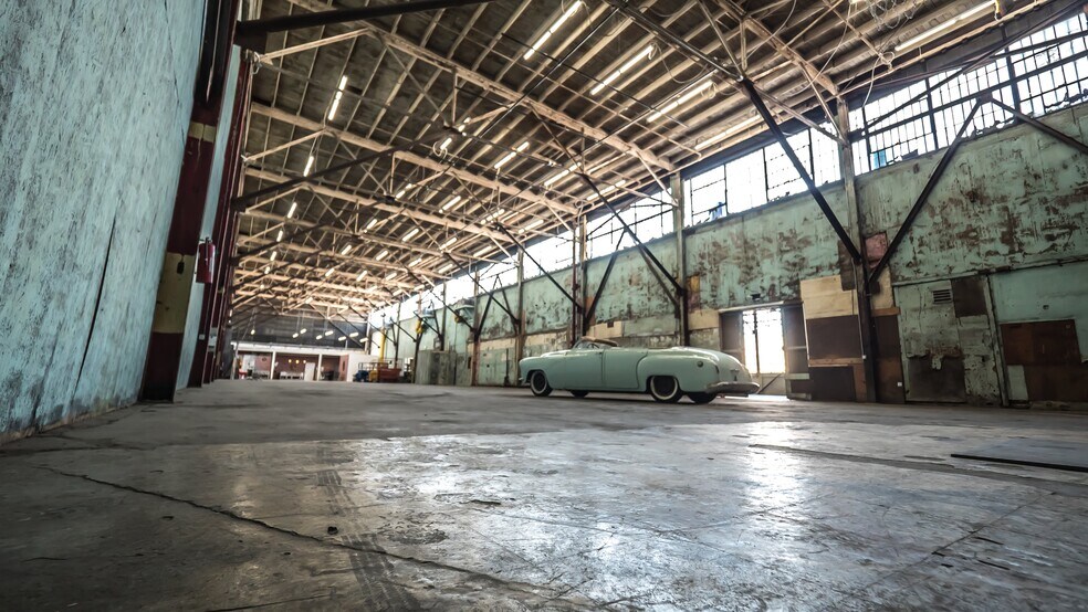 More Photos Of 6000 Avalon Blvd, Los Angeles Warehouse For Lease