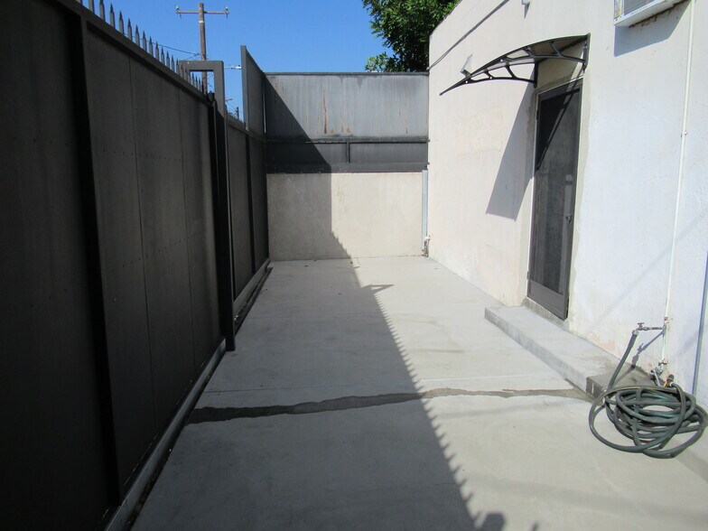 More Photos Of 1820 E Rosecrans Ave, Compton Storefront For Sale