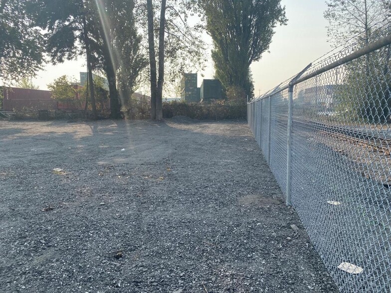 More Photos Of 8321 Willard St, Burnaby Land For Lease