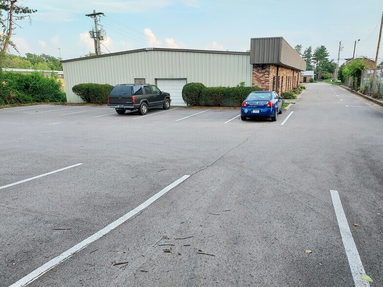 More Photos Of 120 Holiday Ct, Franklin Medical For Lease