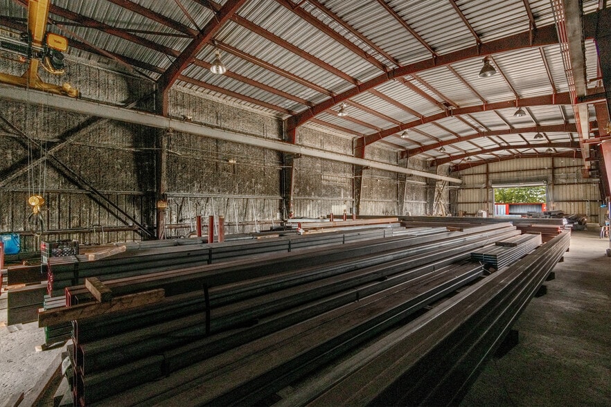 More Photos Of 2250 NW 77th Ter, Miami Warehouse For Lease