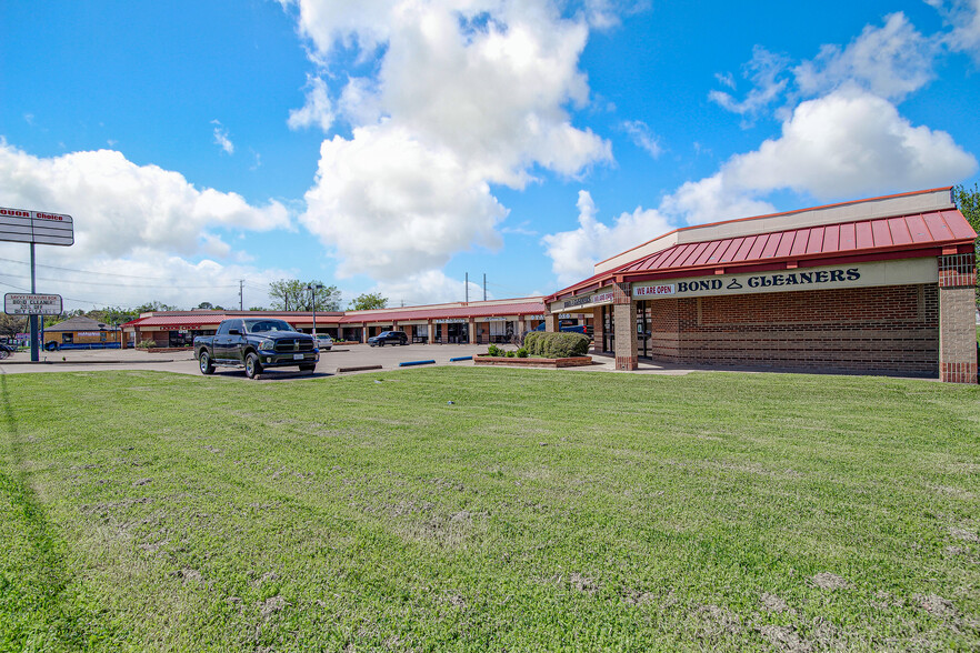 Primary Photo Of 138 S Bowen Rd, Arlington Storefront Retail Office For Lease