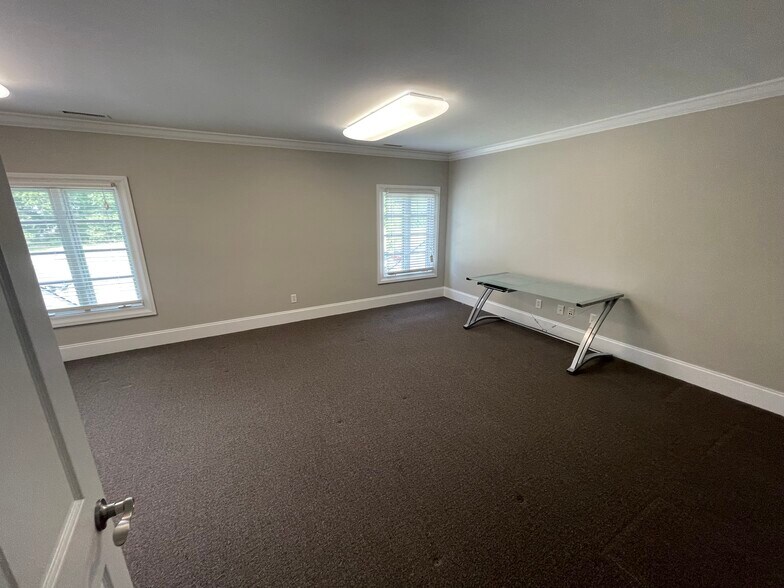 More Photos Of 2719 Graves Dr, Goldsboro Office For Lease