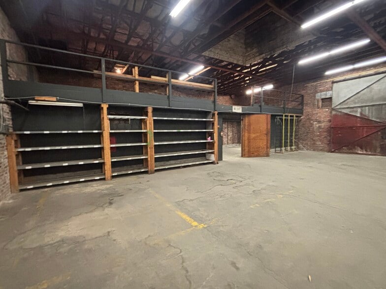 More Photos Of 740 Fannin St, Beaumont Unknown For Lease