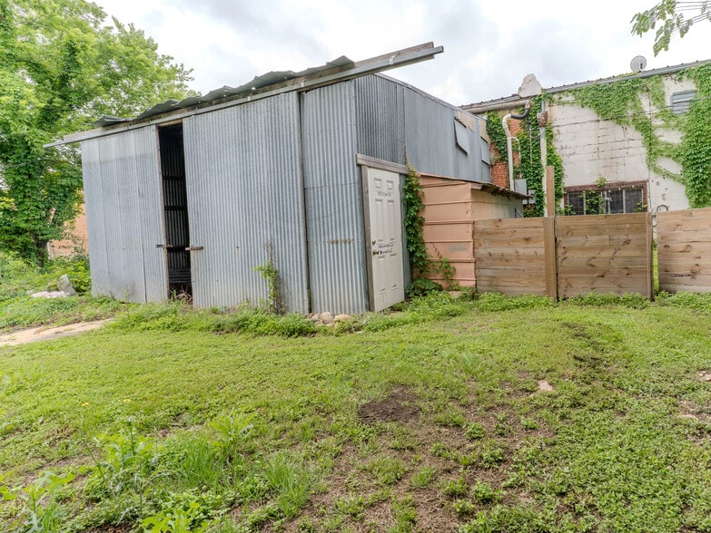 More Photos Of 110 E Clark St, Bartlett General Retail For Sale