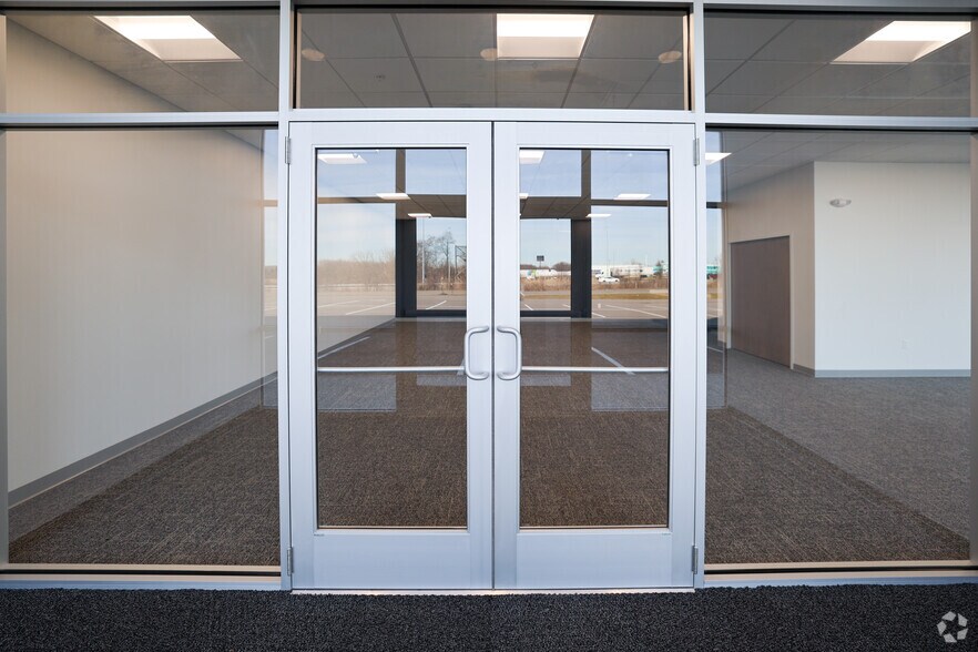 More Photos Of I-71 & I-76 Hwy, Burbank Industrial For Lease