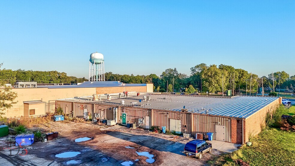 More Photos Of 301-315 E Mckinley Rd, Ottawa General Retail For Sale