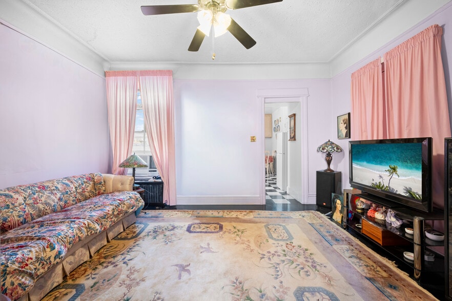 More Photos Of 3172 44th St, Astoria Multifamily For Sale