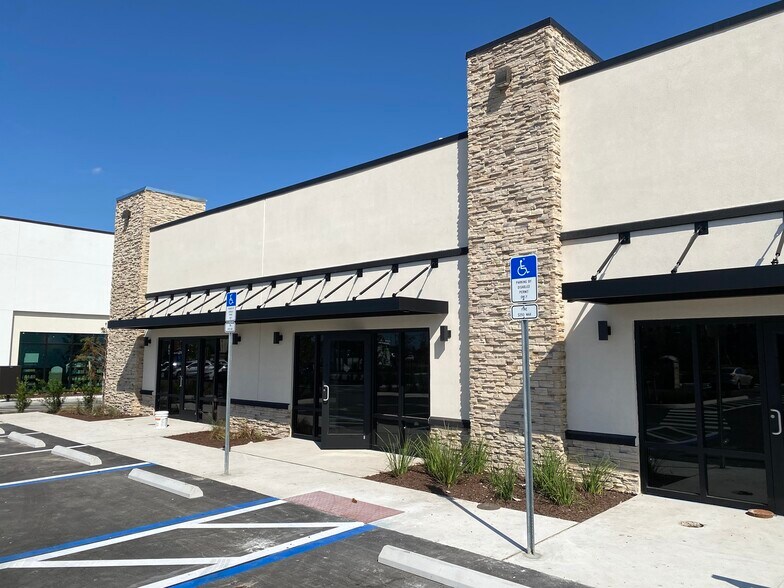 More Photos Of 2600 Gunn Hwy, Odessa Storefront For Lease
