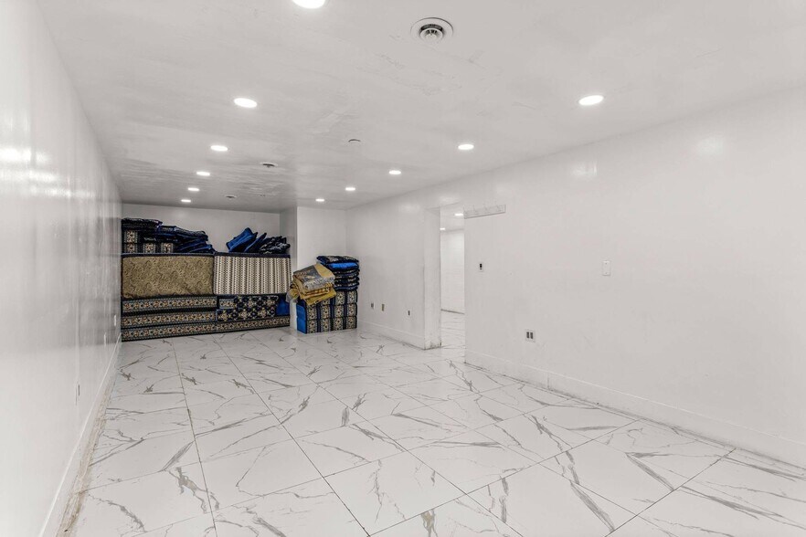 More Photos Of 17355 Allen Rd, Melvindale Freestanding For Sale