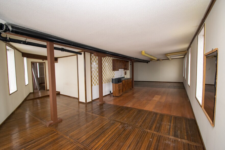 More Photos Of 300 4th St, Algoma Apartments For Sale