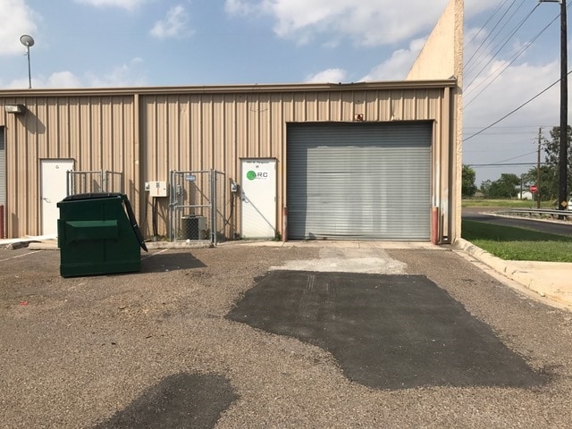 More Photos Of 1101 W Ferguson Ave, Pharr Showroom For Lease