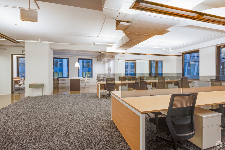 More Photos Of 205 W Wacker Dr, Chicago Office For Sale