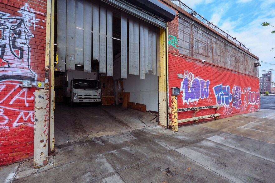 More Photos Of 275 Boerum St, Brooklyn Warehouse For Sale
