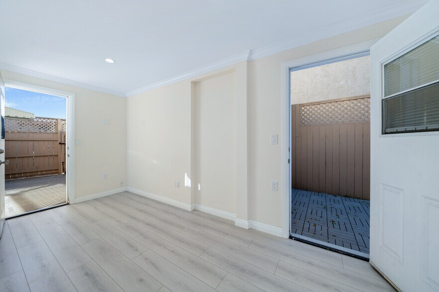 More Photos Of 2014-2016 Peyton Ave, Burbank Apartments For Sale