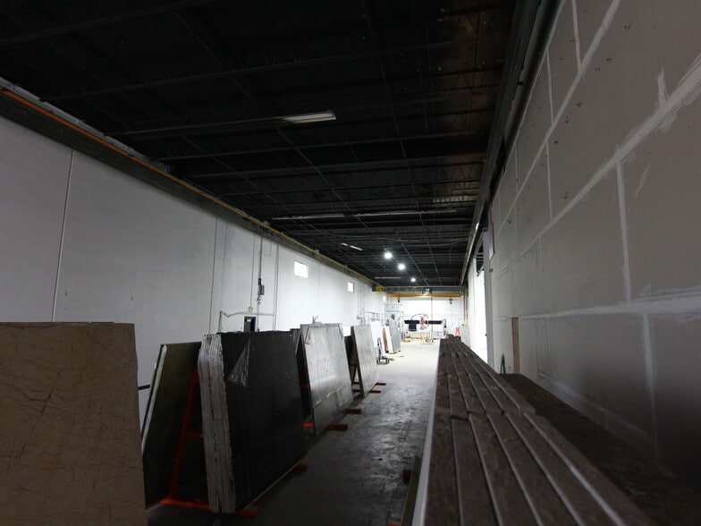 More Photos Of 2120 Vanco Dr, Irving Distribution For Lease