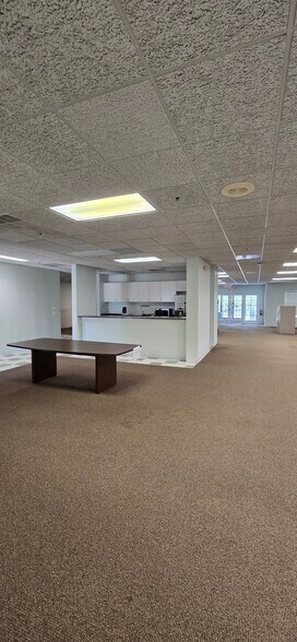 More Photos Of 3939 N Wilke Rd, Arlington Heights Office For Lease