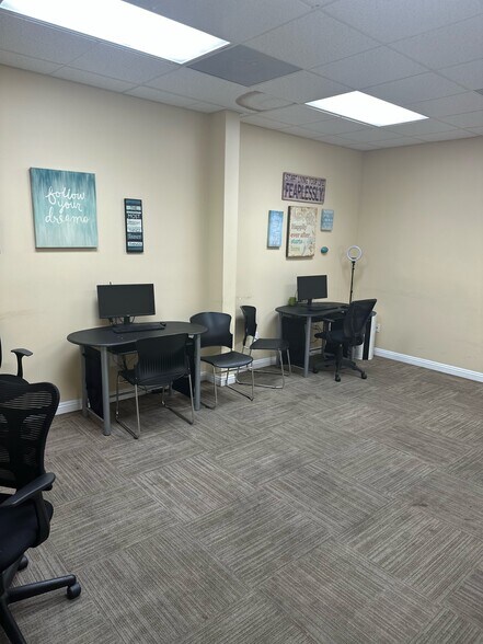 More Photos Of 16605 Sherman Way, Van Nuys Freestanding For Lease