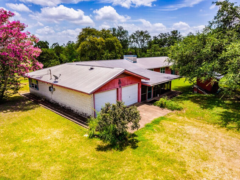 More Photos Of 12900 Lowden Ln, Manchaca Flex For Sale