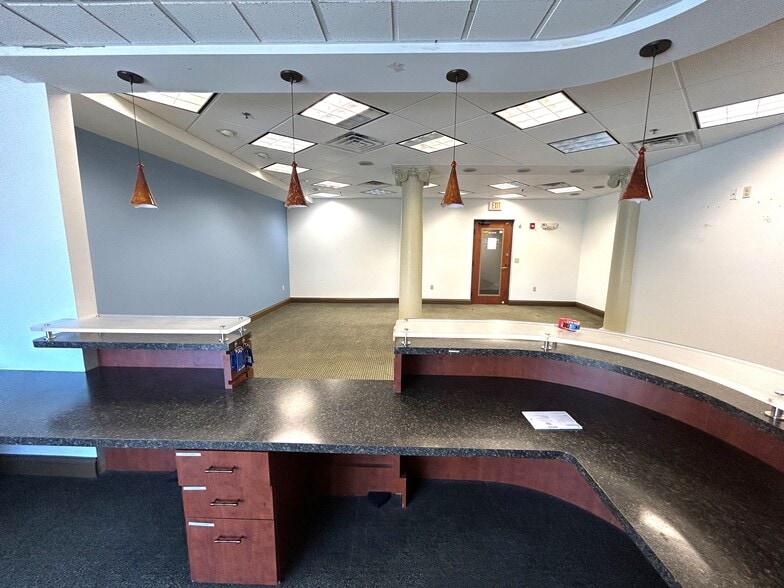 More Photos Of 275 Joliet St, Dyer Office For Sale