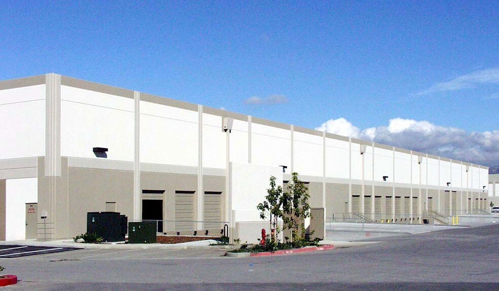 More Photos Of 1919 Monterey Rd, San Jose Warehouse For Lease