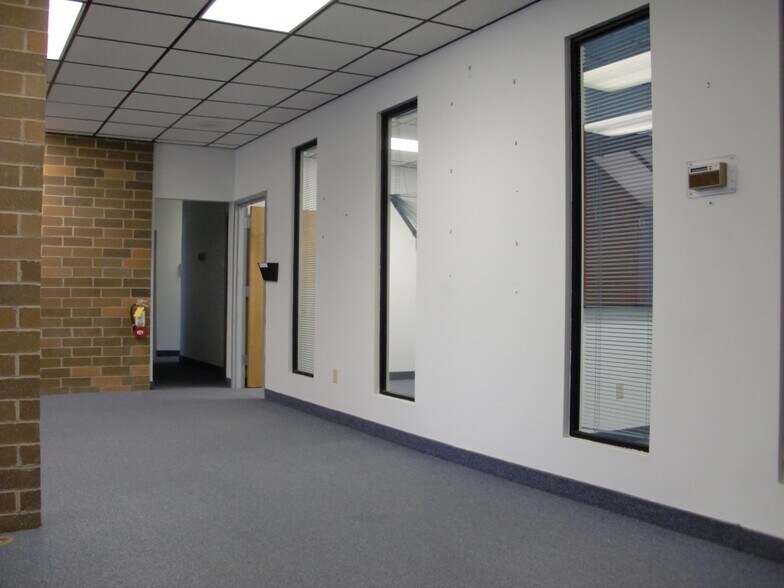 More Photos Of 34099 Melinz Pky, Eastlake Manufacturing For Lease