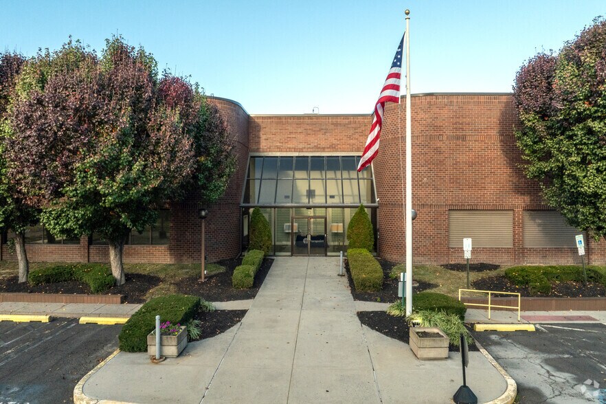 More Photos Of 150 Rittenhouse Cir, Bristol Warehouse For Lease