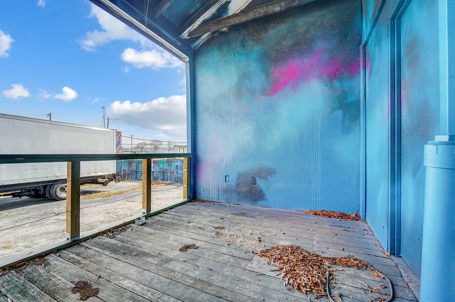 More Photos Of 1725 N Tryon St N, Charlotte Freestanding For Sale