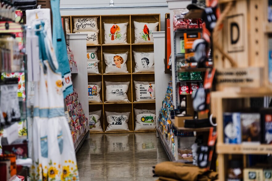 More Photos Of 208 Acme St, Marietta Storefront For Lease