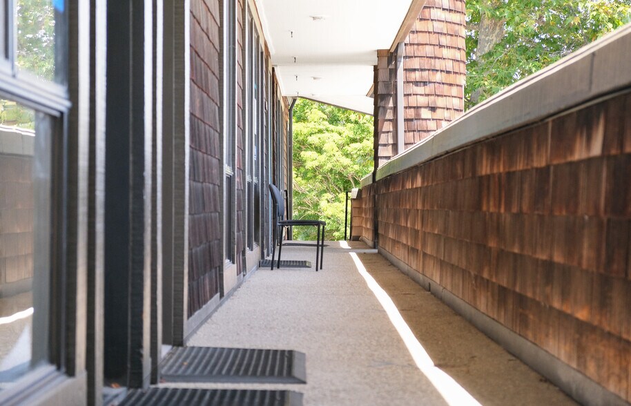More Photos Of 122 S Patterson Ave, Santa Barbara Office For Sale